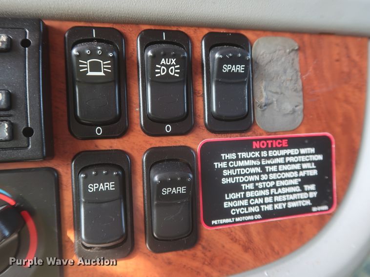 image for item DJ1941 2009 Peterbilt 388  semi truck