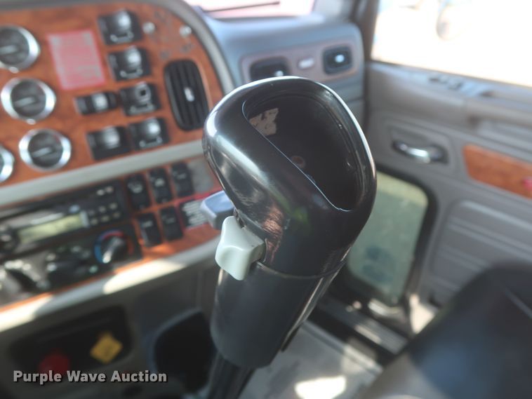 image for item DJ1941 2009 Peterbilt 388  semi truck