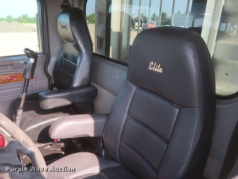 image for item DJ1941 2009 Peterbilt 388  semi truck