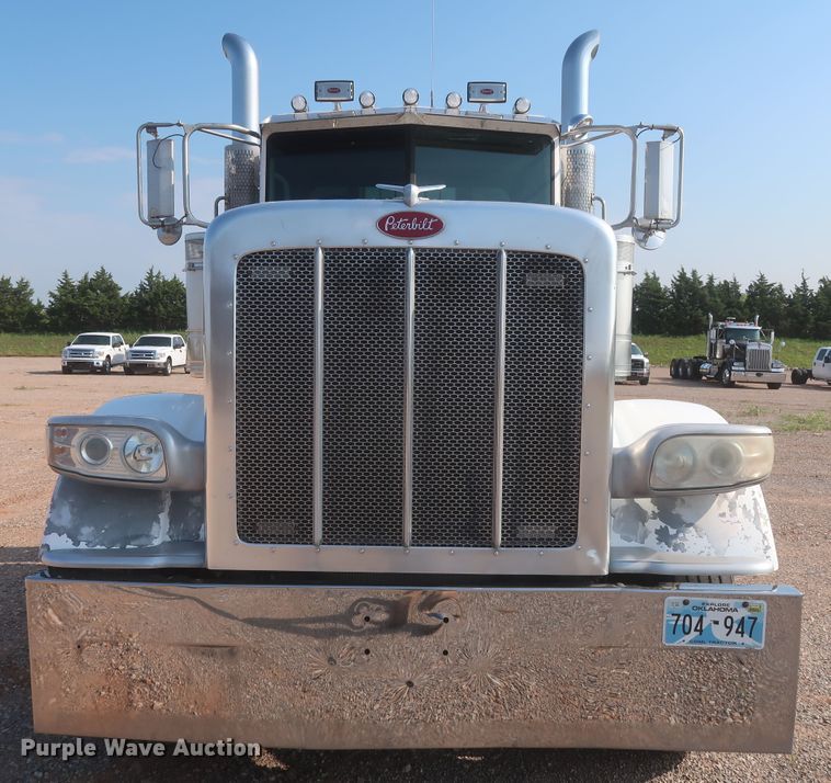 image for item DJ1941 2009 Peterbilt 388  semi truck