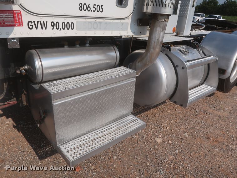 image for item DJ1941 2009 Peterbilt 388  semi truck