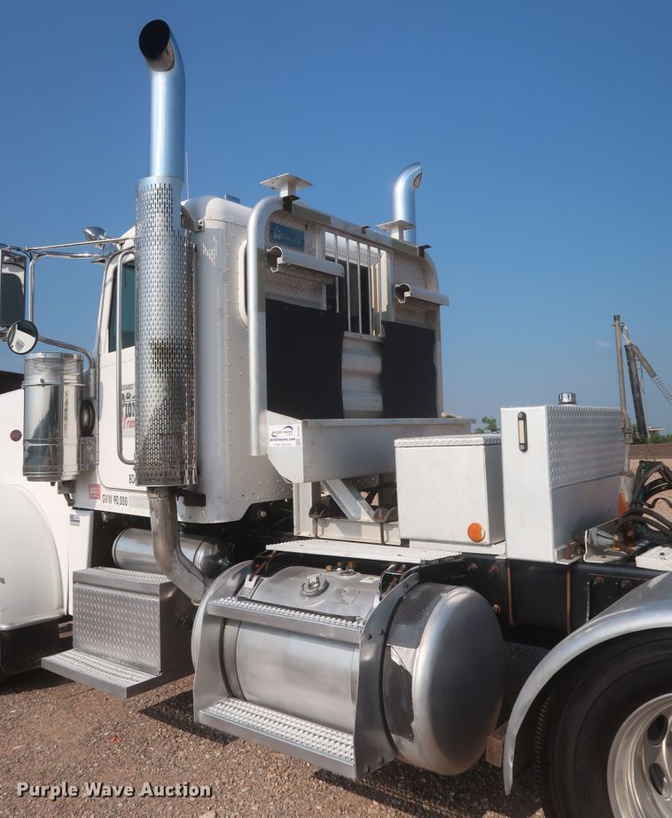 image for item DJ1941 2009 Peterbilt 388  semi truck