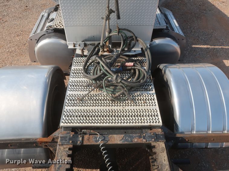 image for item DJ1941 2009 Peterbilt 388  semi truck