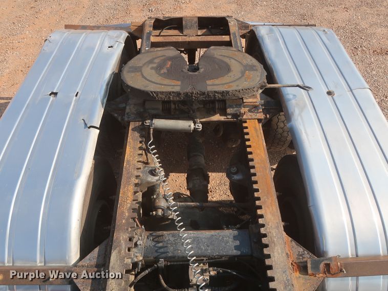 image for item DJ1941 2009 Peterbilt 388  semi truck