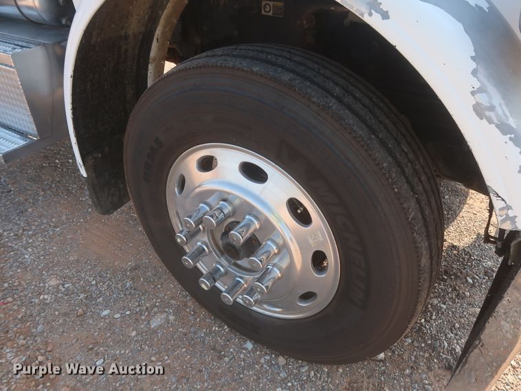 image for item DJ1941 2009 Peterbilt 388  semi truck