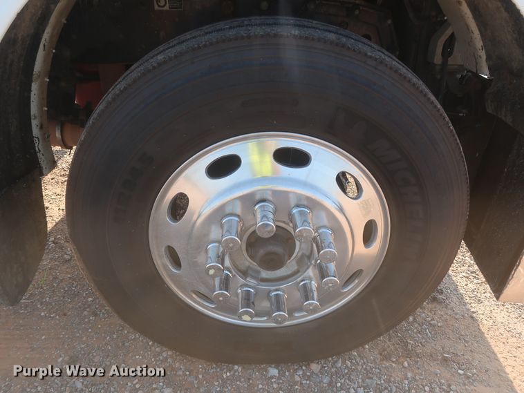 image for item DJ1941 2009 Peterbilt 388  semi truck