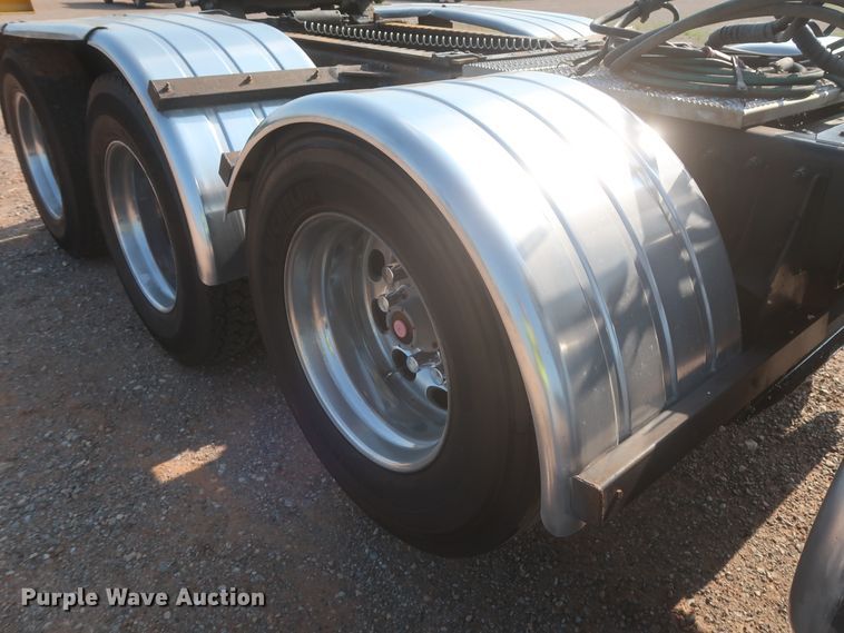 image for item DJ1941 2009 Peterbilt 388  semi truck