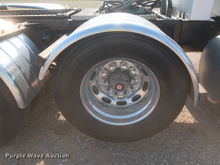 image for item DJ1941 2009 Peterbilt 388  semi truck