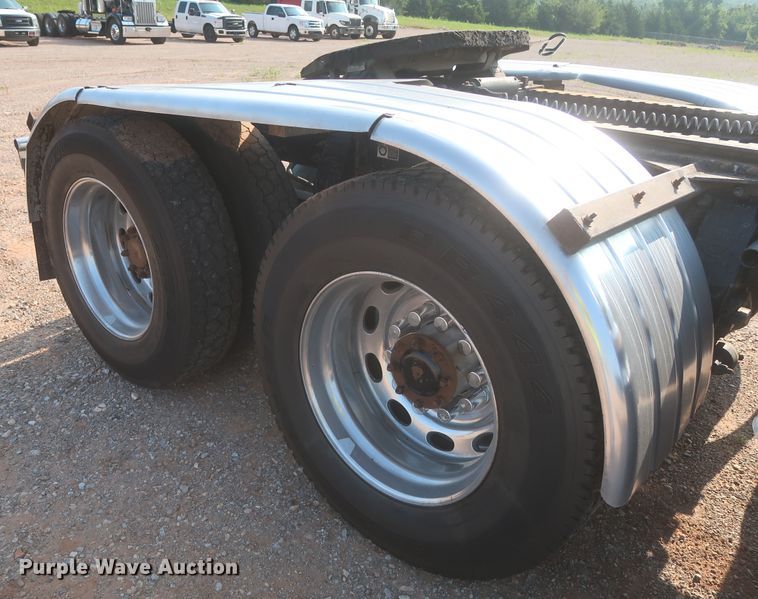 image for item DJ1941 2009 Peterbilt 388  semi truck