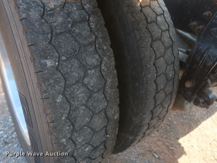 image for item DJ1941 2009 Peterbilt 388  semi truck