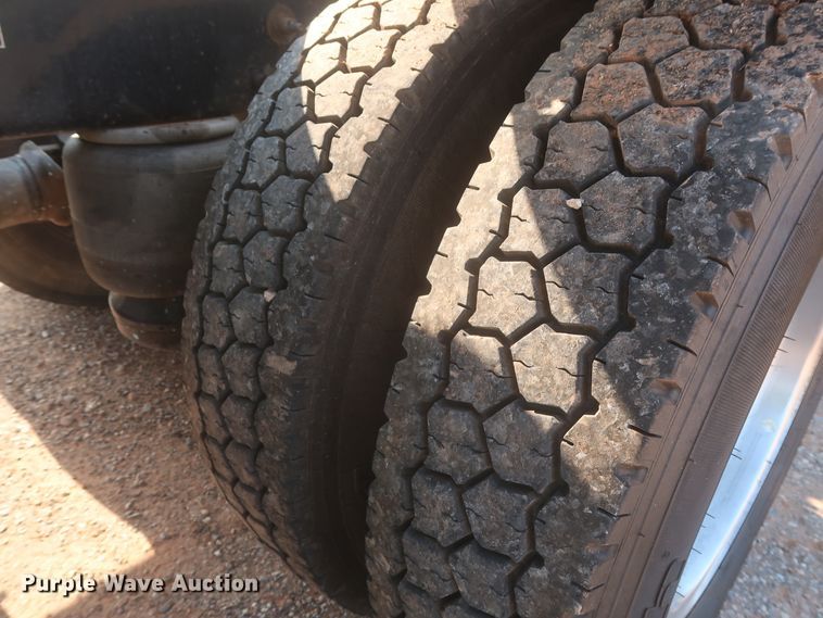 image for item DJ1941 2009 Peterbilt 388  semi truck