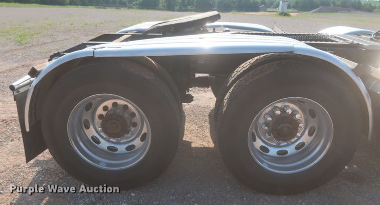 image for item DJ1941 2009 Peterbilt 388  semi truck