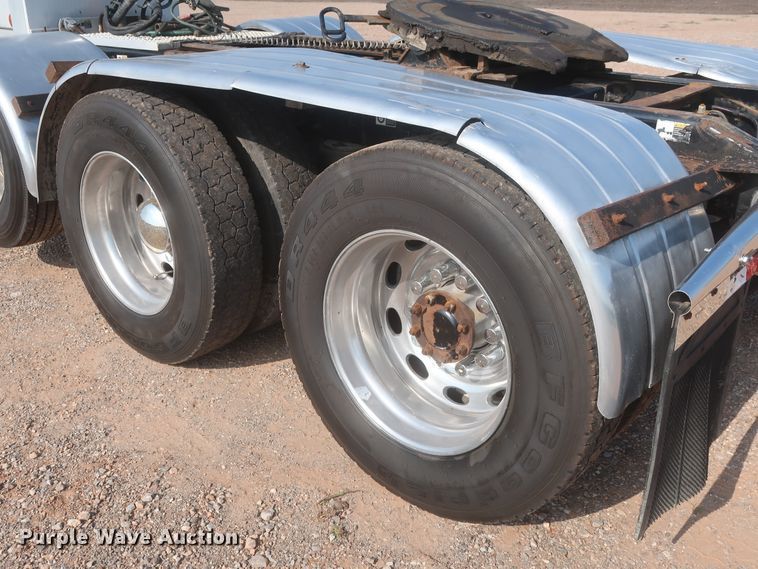 image for item DJ1941 2009 Peterbilt 388  semi truck