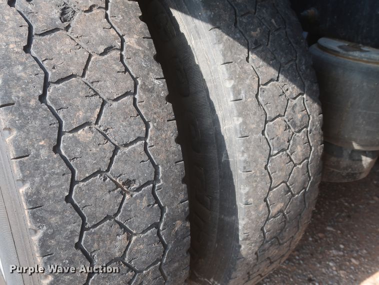 image for item DJ1941 2009 Peterbilt 388  semi truck