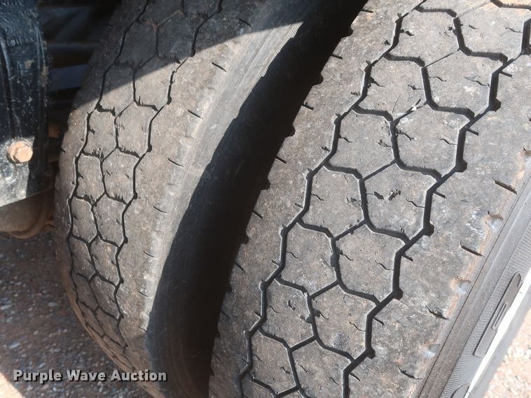 image for item DJ1941 2009 Peterbilt 388  semi truck