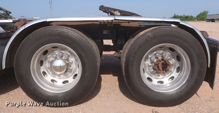 image for item DJ1941 2009 Peterbilt 388  semi truck