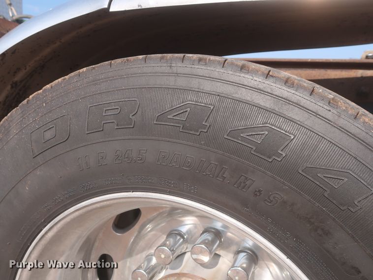 image for item DJ1941 2009 Peterbilt 388  semi truck