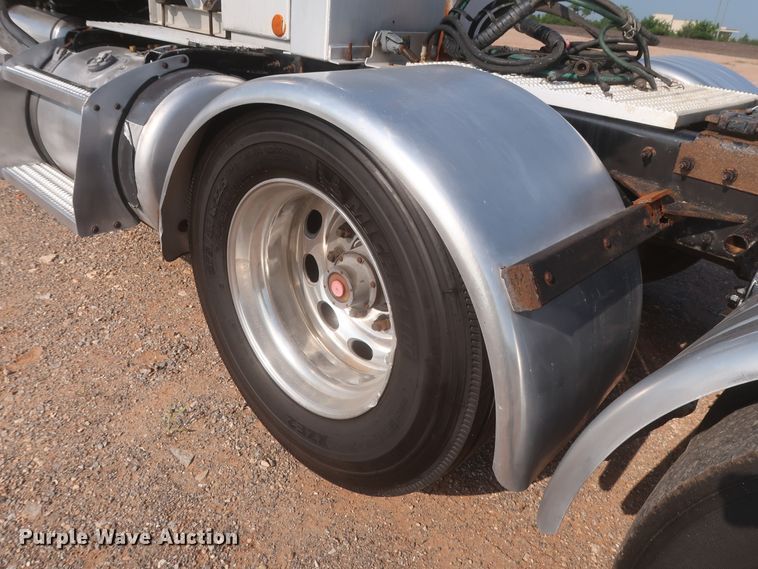 image for item DJ1941 2009 Peterbilt 388  semi truck