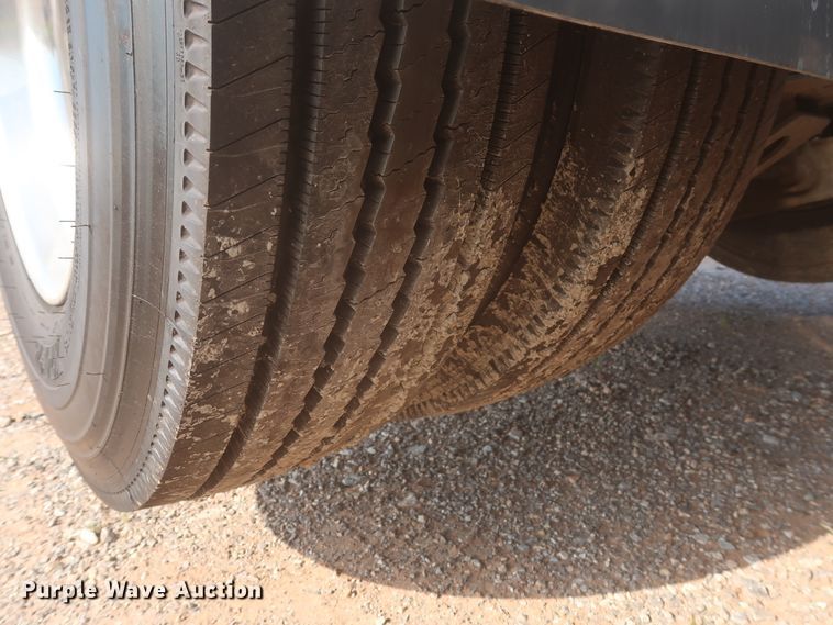 image for item DJ1941 2009 Peterbilt 388  semi truck