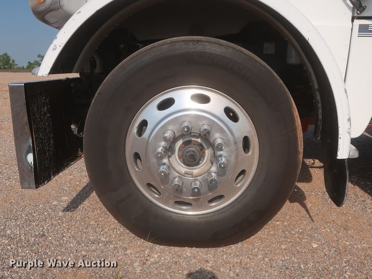 image for item DJ1941 2009 Peterbilt 388  semi truck