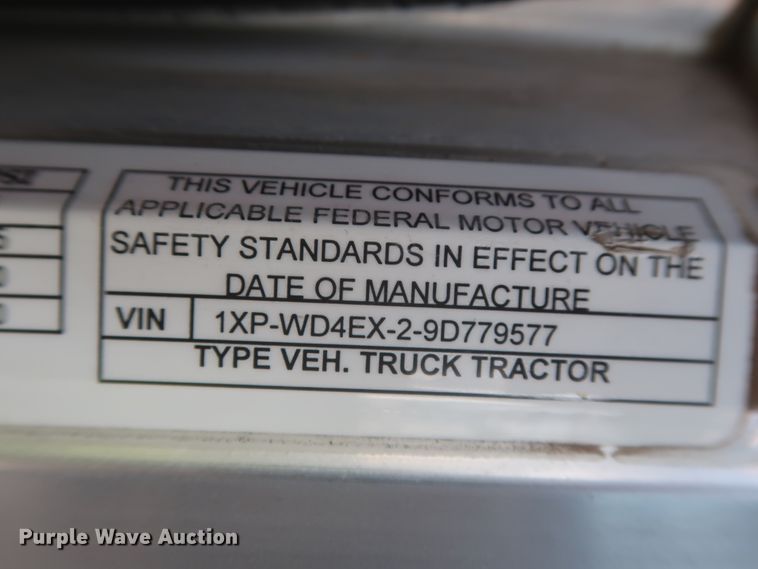 image for item DJ1941 2009 Peterbilt 388  semi truck