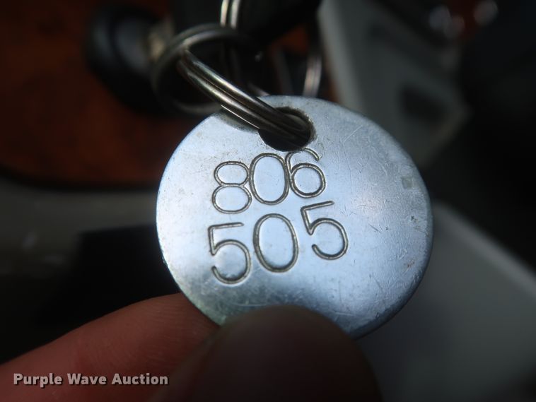 image for item DJ1941 2009 Peterbilt 388  semi truck