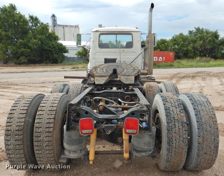 image for item DK2259 1996 Mack RD690S  semi truck