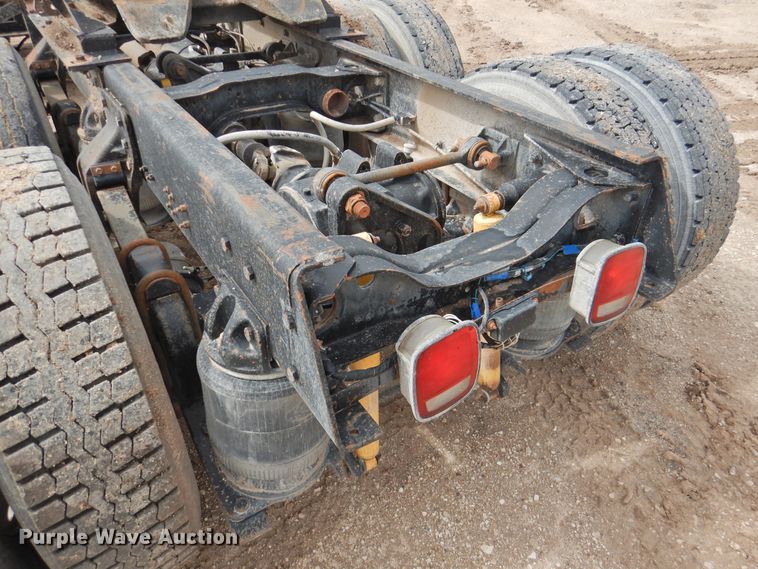 image for item DK2259 1996 Mack RD690S  semi truck