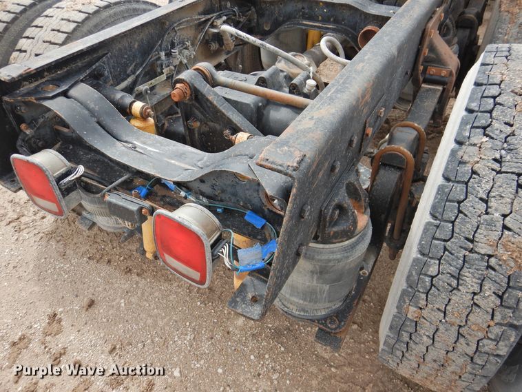 image for item DK2259 1996 Mack RD690S  semi truck