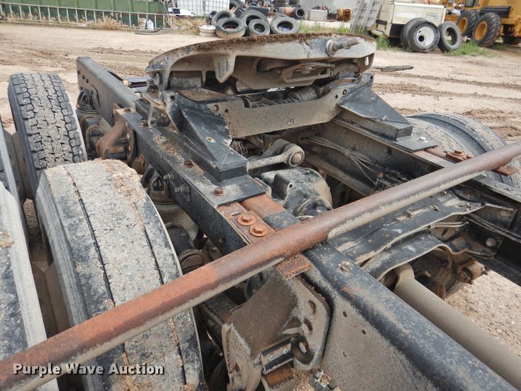 image for item DK2259 1996 Mack RD690S  semi truck