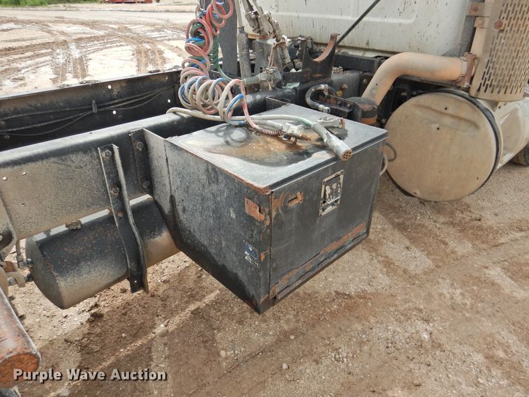 image for item DK2259 1996 Mack RD690S  semi truck