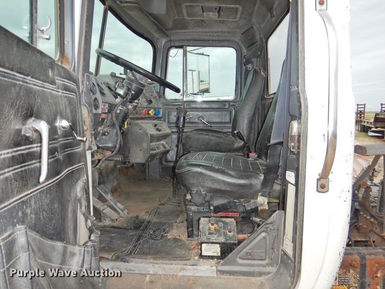 image for item DK2259 1996 Mack RD690S  semi truck