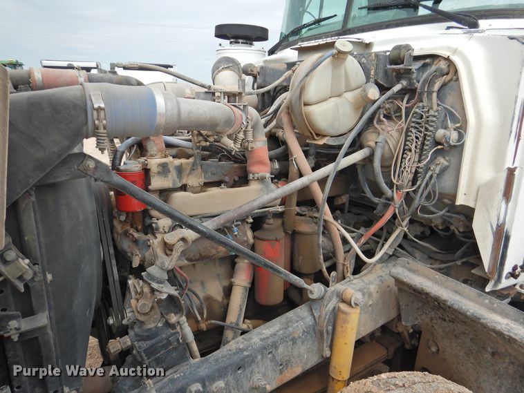 image for item DK2259 1996 Mack RD690S  semi truck