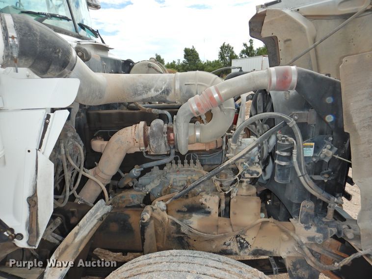 image for item DK2259 1996 Mack RD690S  semi truck