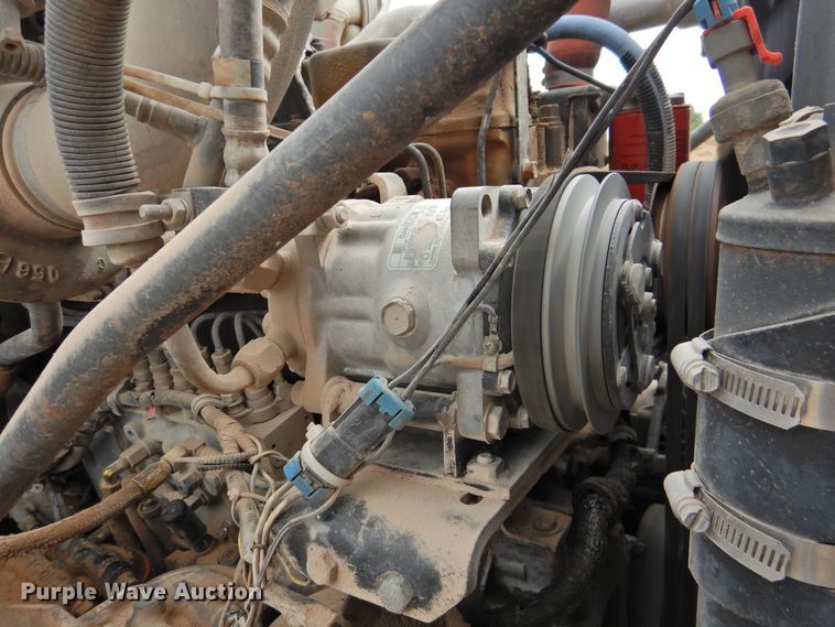 image for item DK2259 1996 Mack RD690S  semi truck