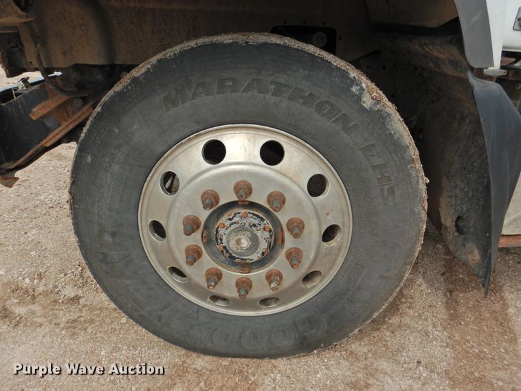 image for item DK2259 1996 Mack RD690S  semi truck