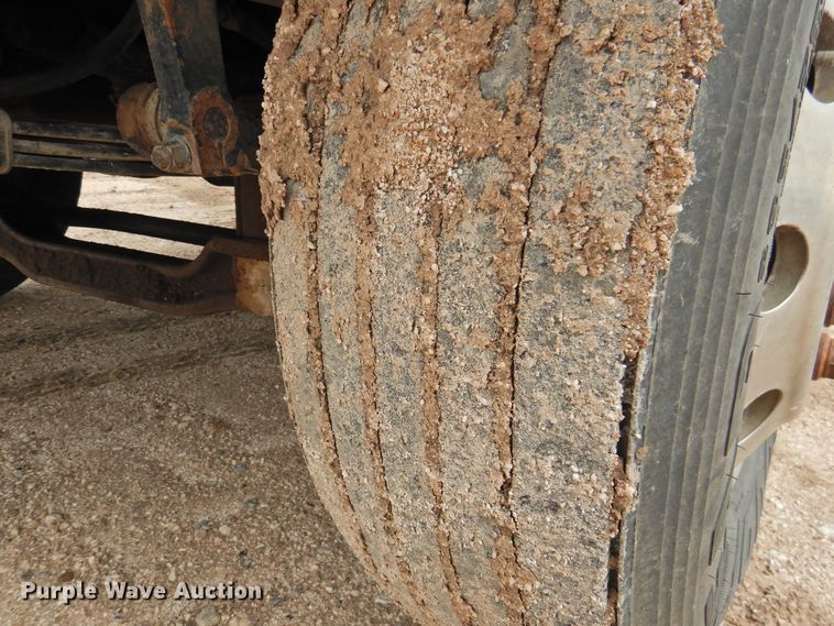 image for item DK2259 1996 Mack RD690S  semi truck