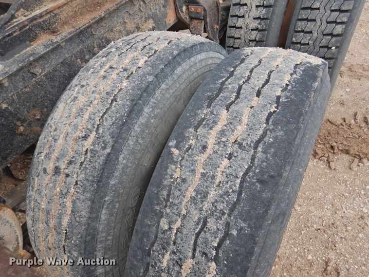 image for item DK2259 1996 Mack RD690S  semi truck