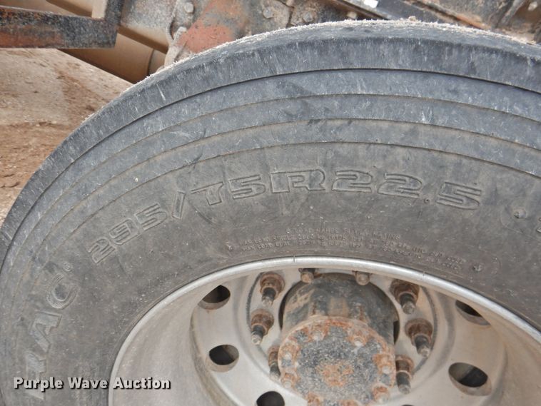 image for item DK2259 1996 Mack RD690S  semi truck