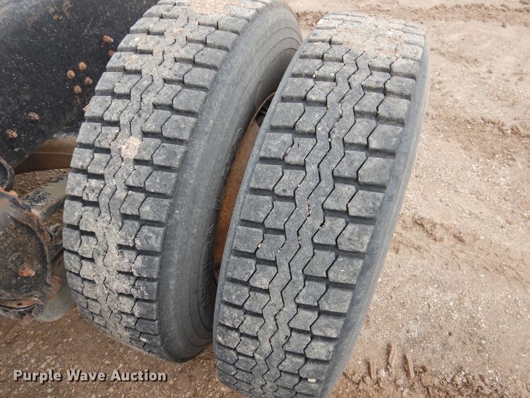 image for item DK2259 1996 Mack RD690S  semi truck