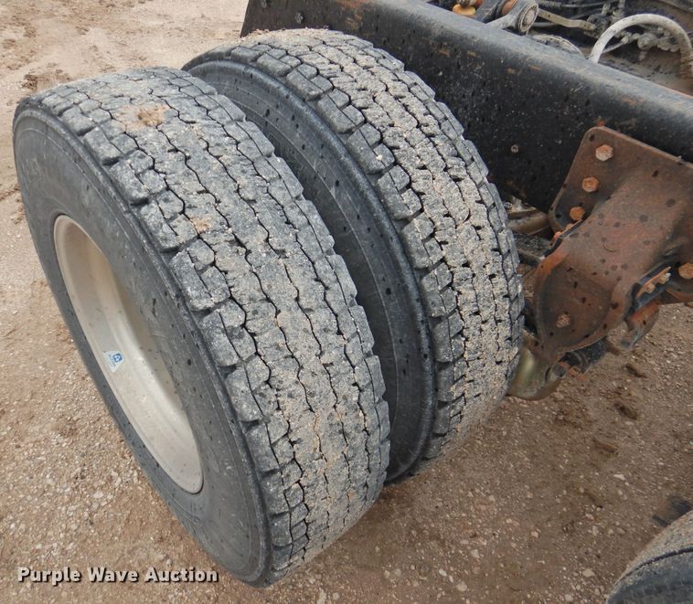 image for item DK2259 1996 Mack RD690S  semi truck