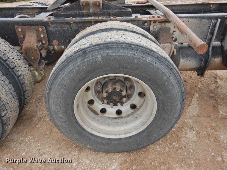 image for item DK2259 1996 Mack RD690S  semi truck