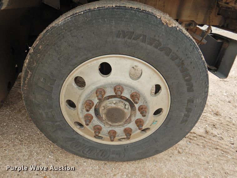 image for item DK2259 1996 Mack RD690S  semi truck