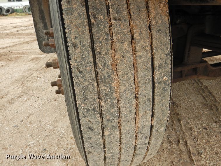 image for item DK2259 1996 Mack RD690S  semi truck