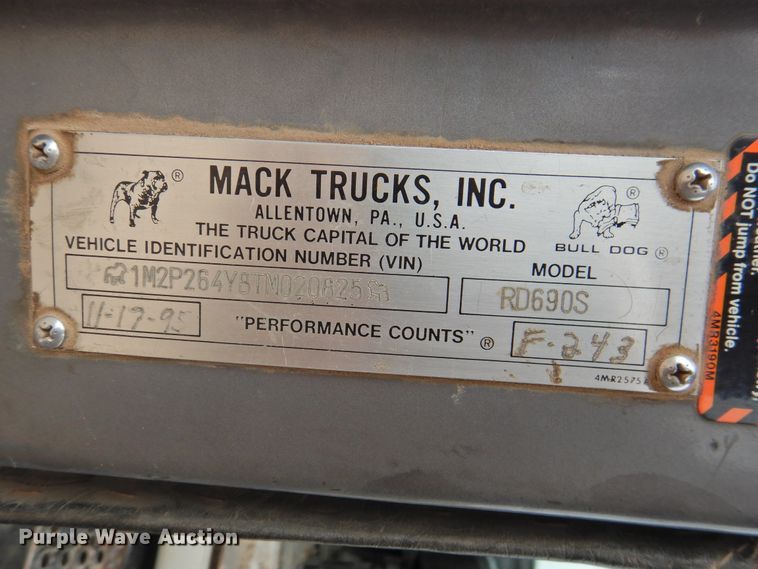 image for item DK2259 1996 Mack RD690S  semi truck