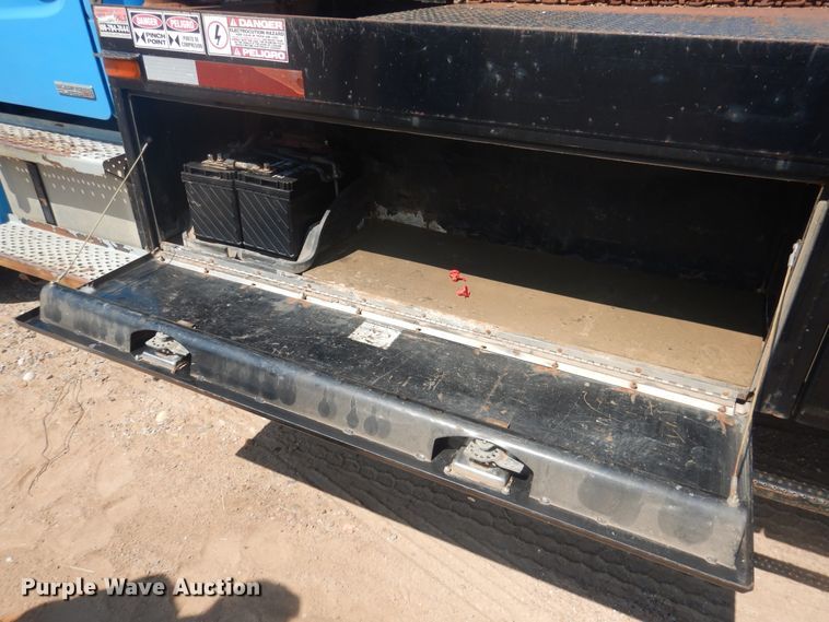 image for item DK8009 2005 Freightliner Business Class M2  winch truck