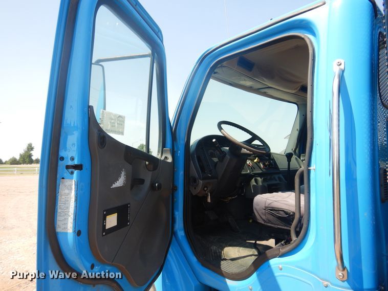 image for item DK8009 2005 Freightliner Business Class M2  winch truck