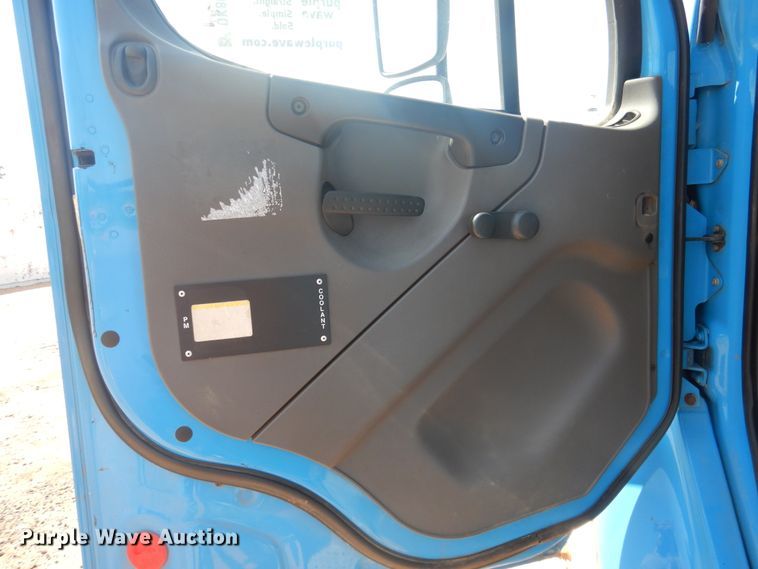 image for item DK8009 2005 Freightliner Business Class M2  winch truck