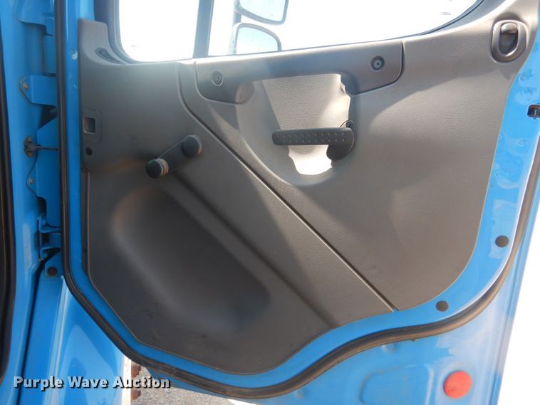 image for item DK8009 2005 Freightliner Business Class M2  winch truck