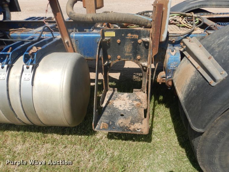 image for item DK8010 2004 Peterbilt 379  semi truck